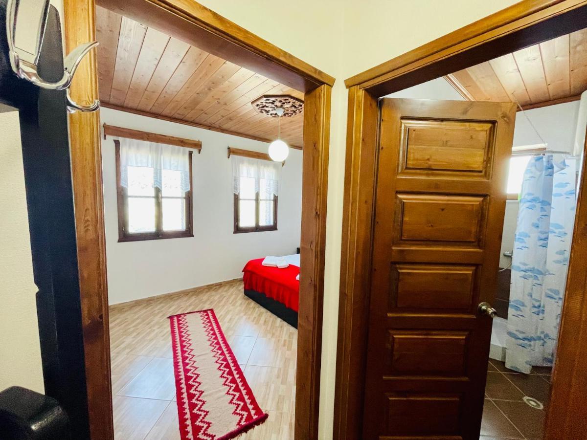 Denis Guesthouse 1930 Gjirokastër Екстериор снимка