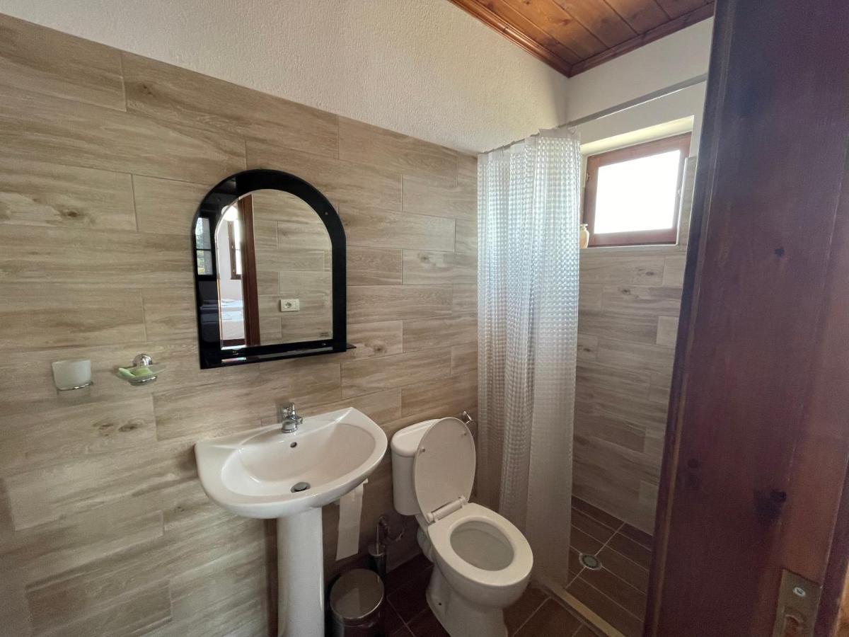 Denis Guesthouse 1930 Gjirokastër Екстериор снимка