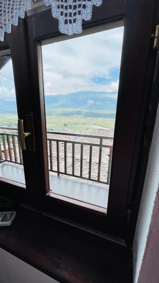 Denis Guesthouse 1930 Gjirokastër Екстериор снимка