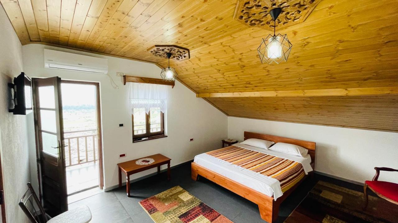 Denis Guesthouse 1930 Gjirokastër Екстериор снимка