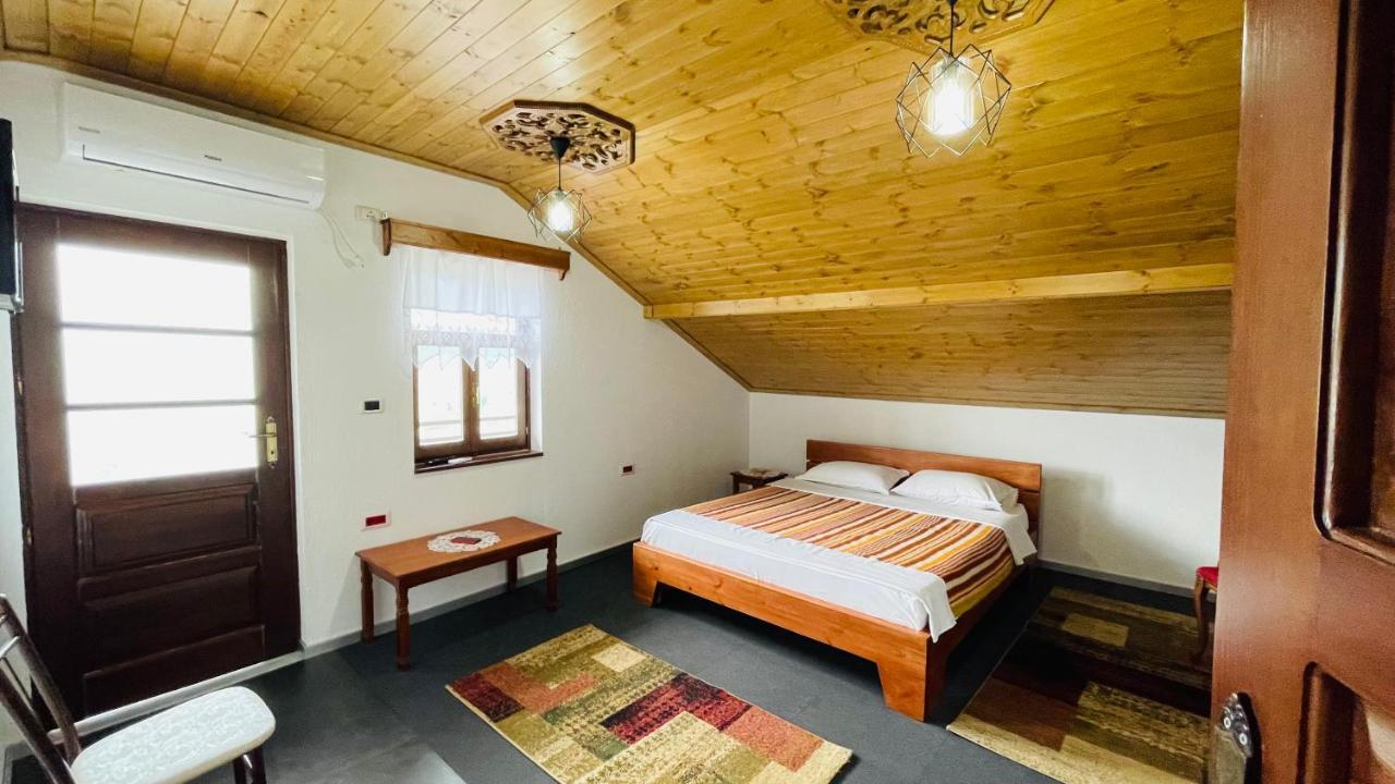 Denis Guesthouse 1930 Gjirokastër Екстериор снимка