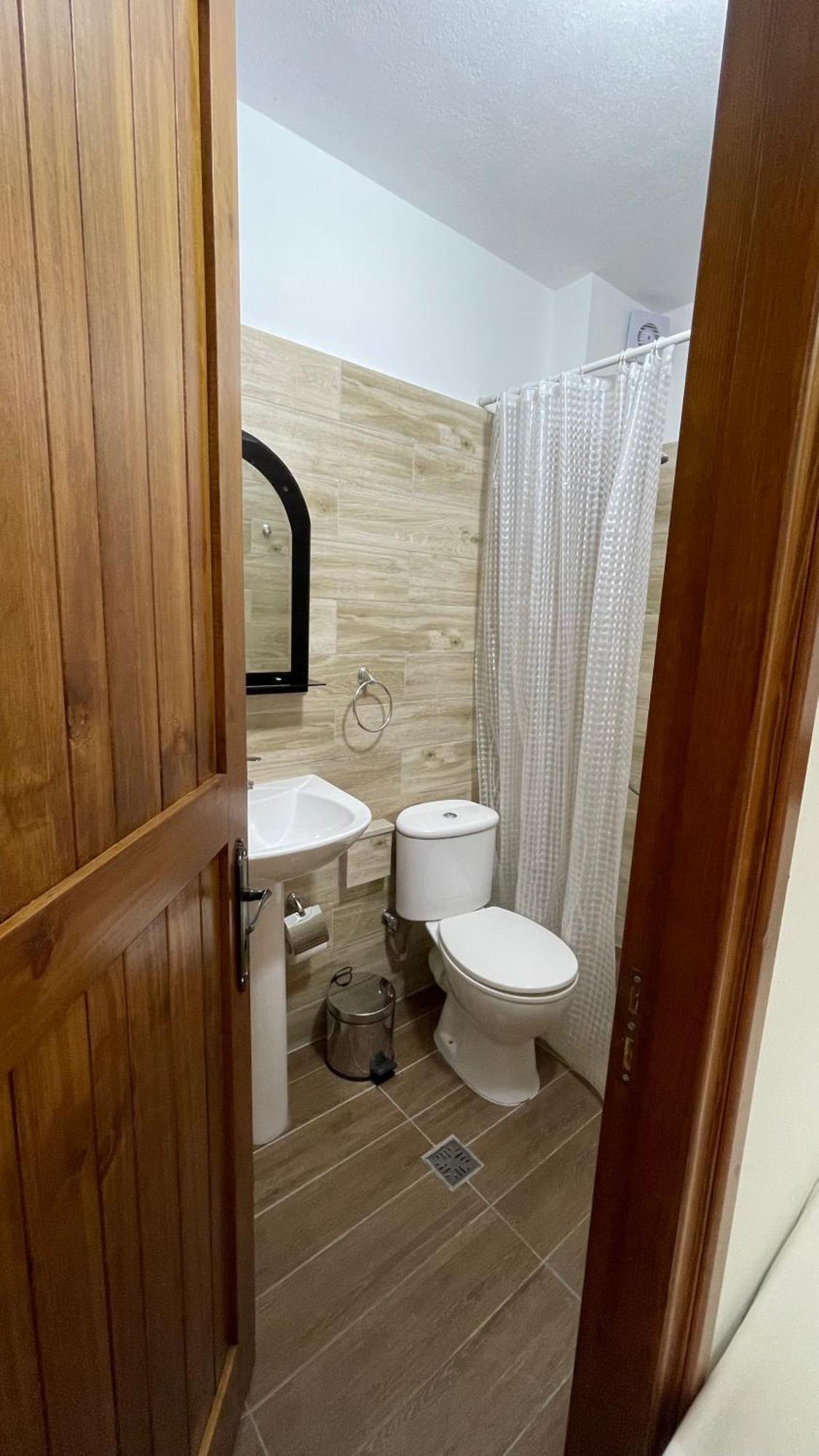 Denis Guesthouse 1930 Gjirokastër Екстериор снимка